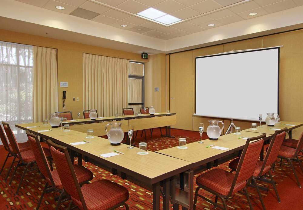 Courtyard By Marriott Richmond Berkeley Hotell Exteriör bild