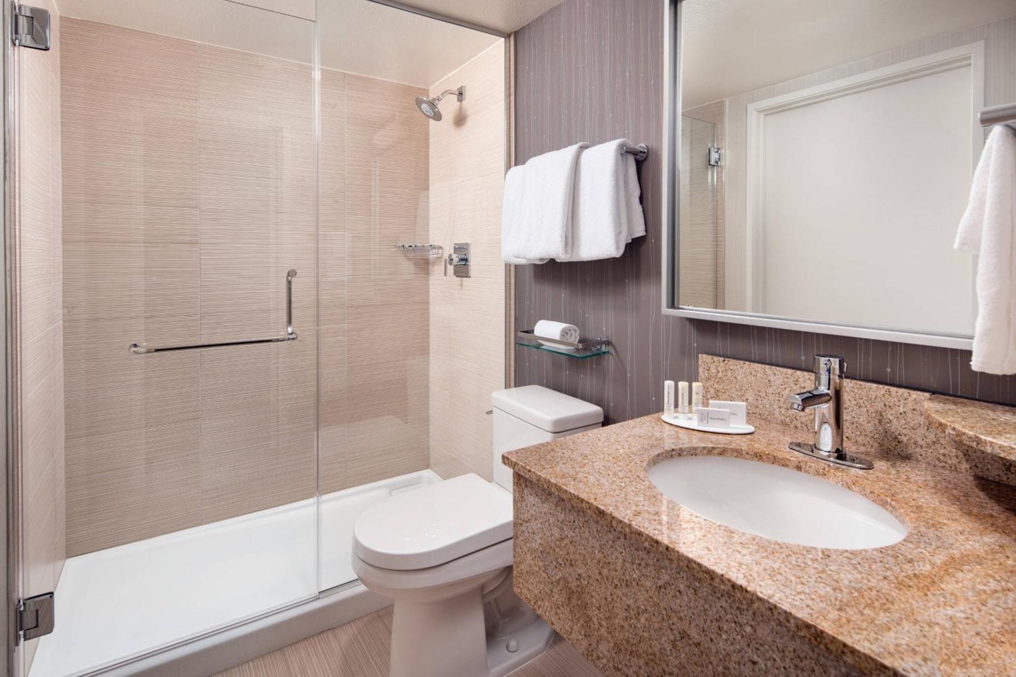 Courtyard By Marriott Richmond Berkeley Hotell Exteriör bild