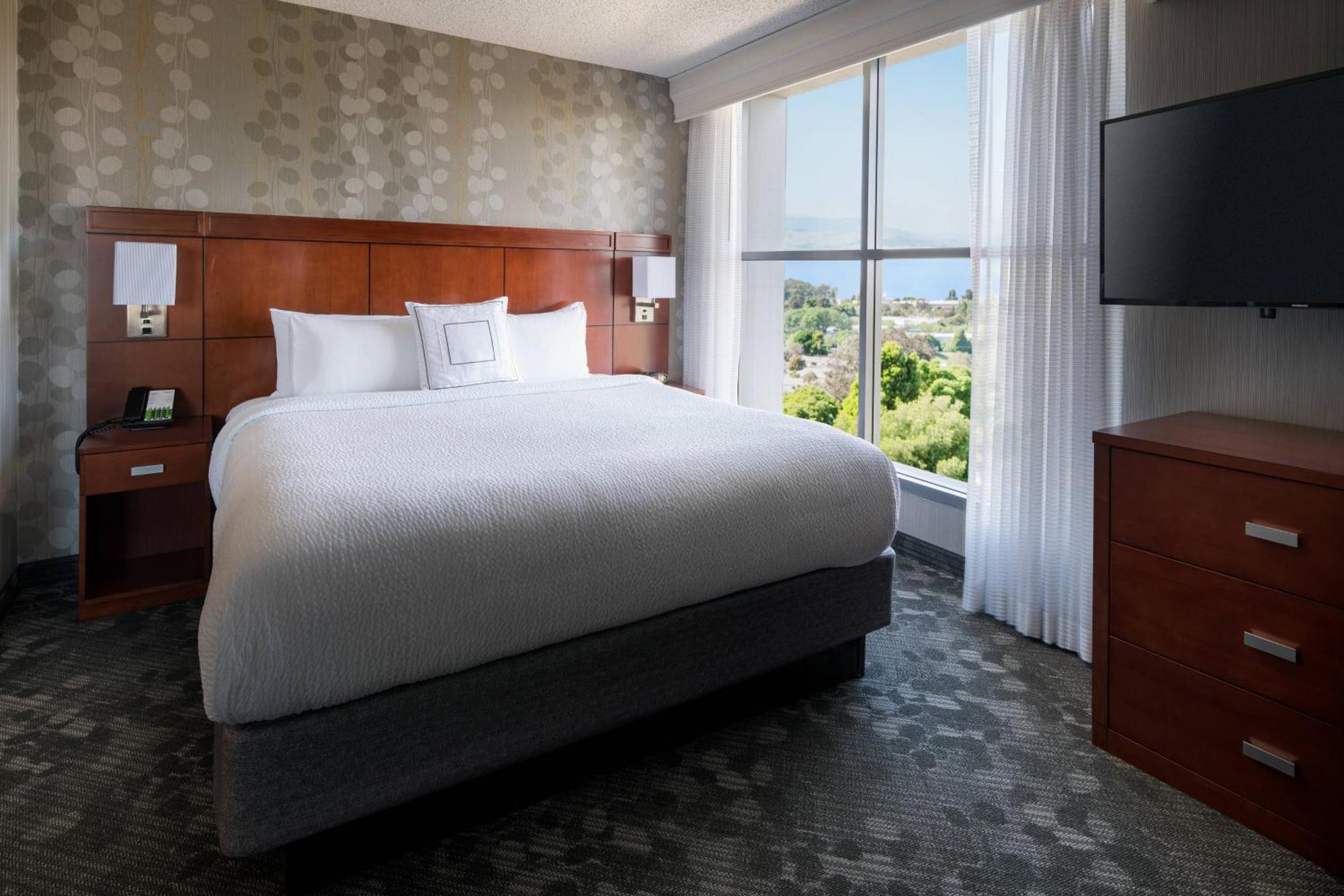 Courtyard By Marriott Richmond Berkeley Hotell Exteriör bild