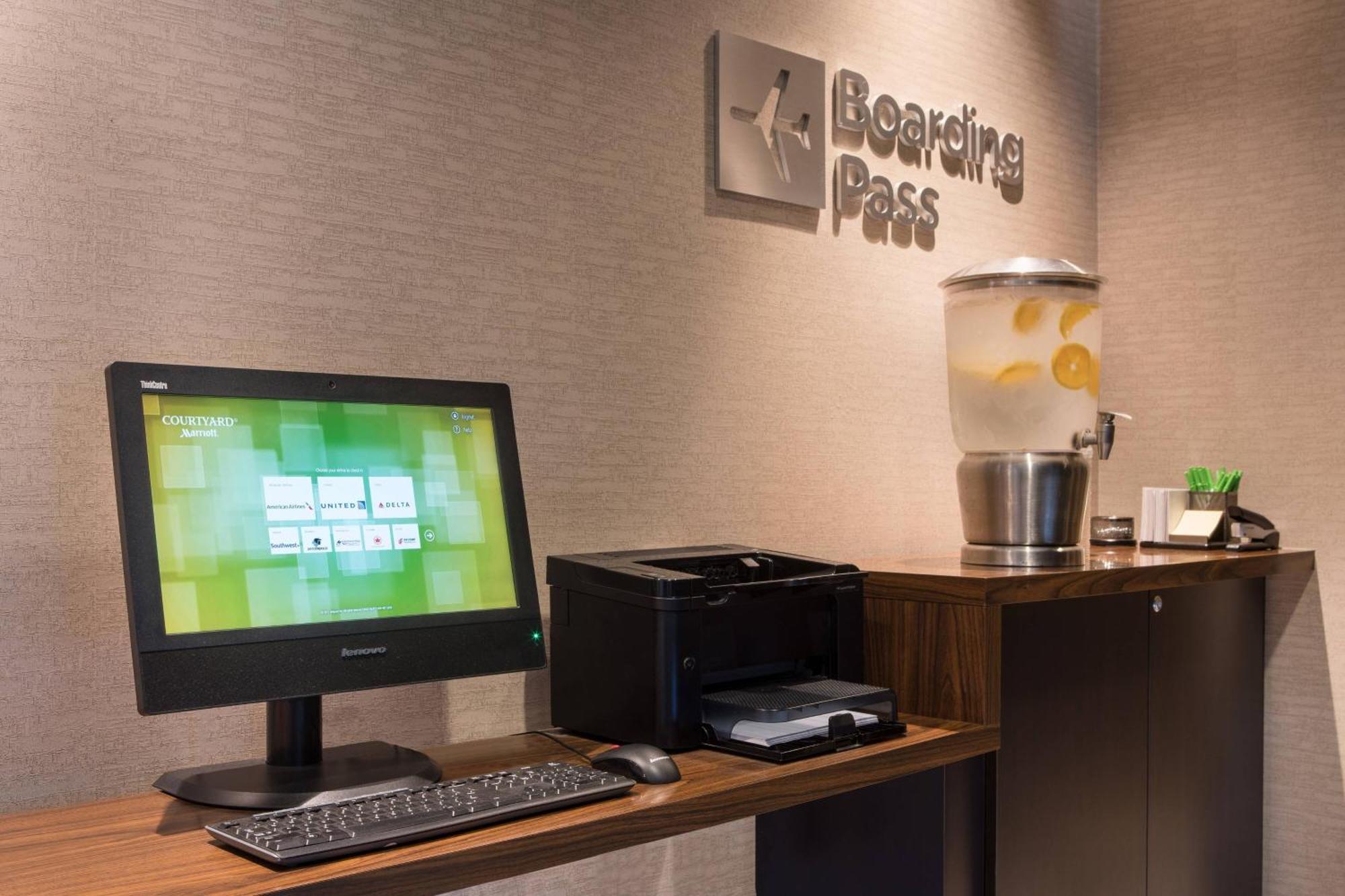 Courtyard By Marriott Richmond Berkeley Hotell Exteriör bild