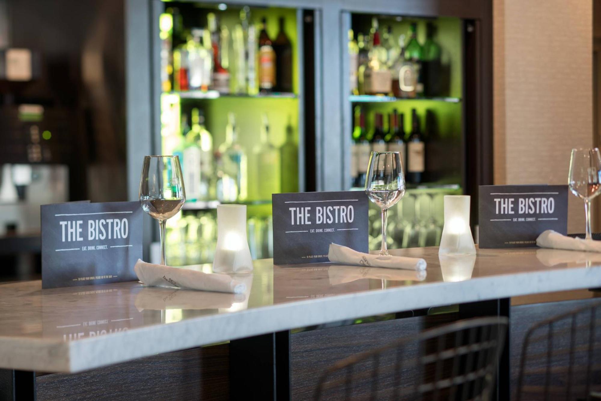 Courtyard By Marriott Richmond Berkeley Hotell Exteriör bild