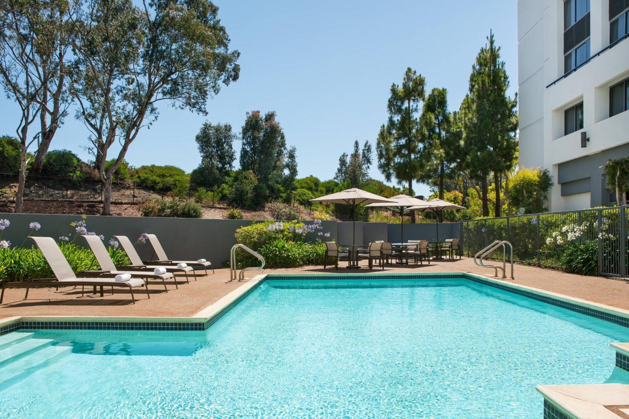 Courtyard By Marriott Richmond Berkeley Hotell Exteriör bild