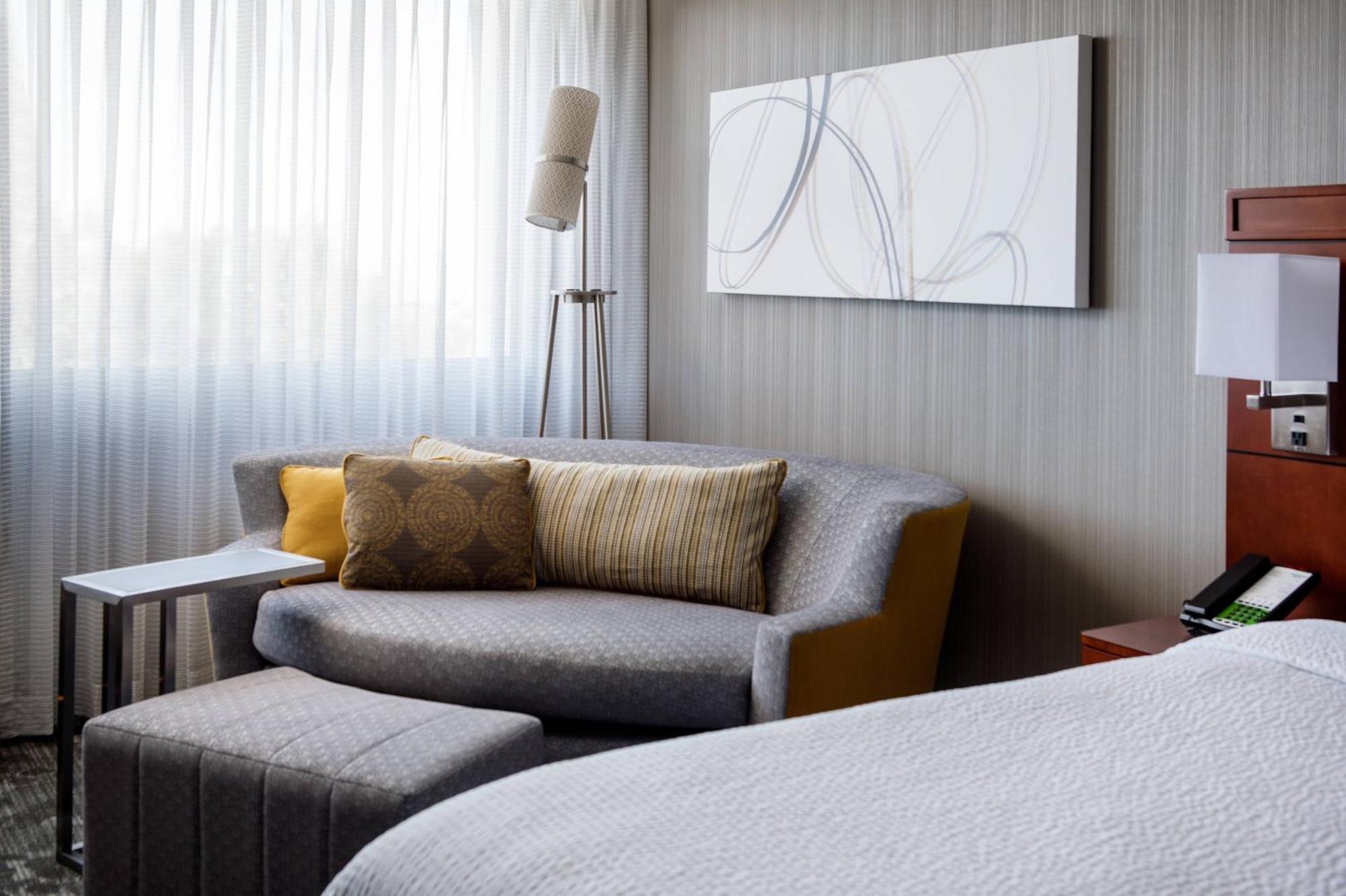 Courtyard By Marriott Richmond Berkeley Hotell Exteriör bild