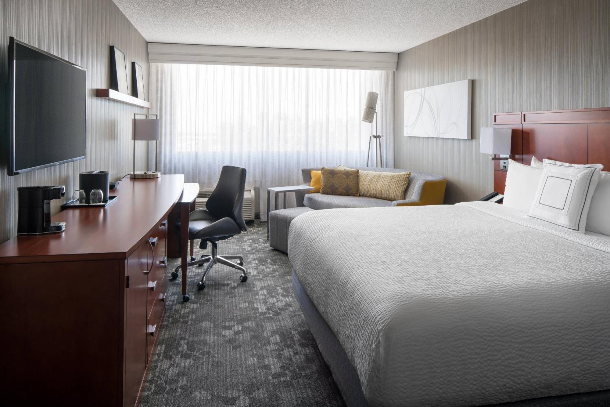 Courtyard By Marriott Richmond Berkeley Hotell Exteriör bild