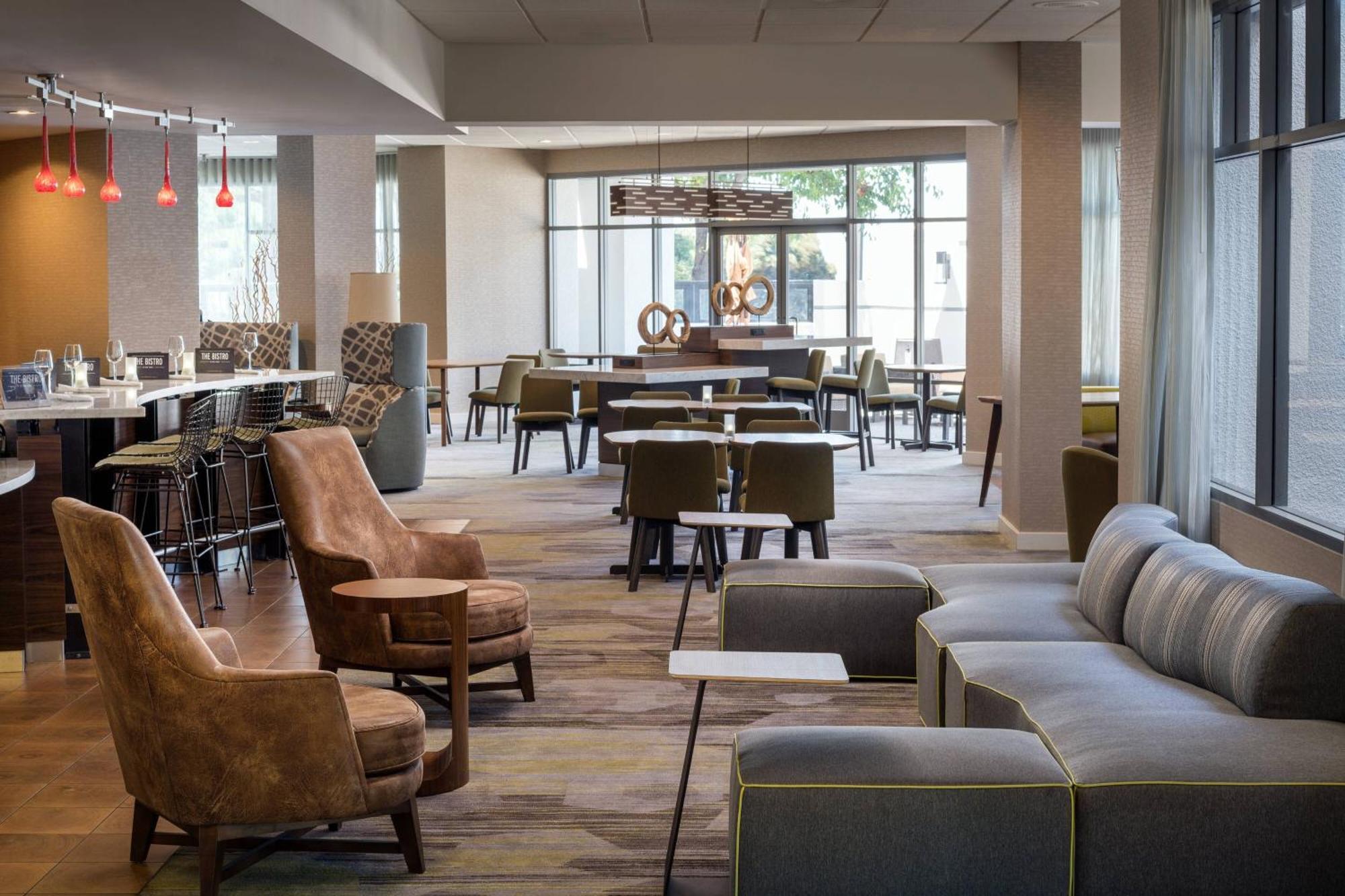 Courtyard By Marriott Richmond Berkeley Hotell Exteriör bild
