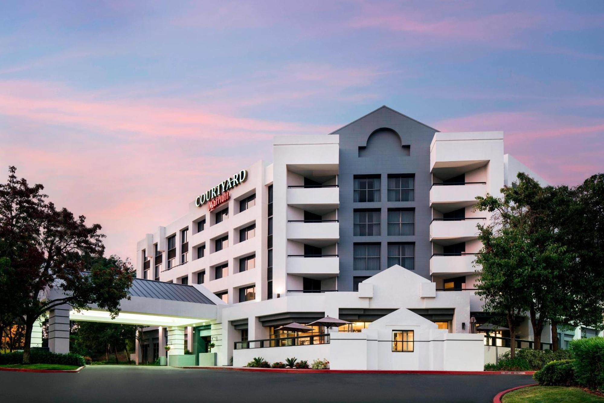 Courtyard By Marriott Richmond Berkeley Hotell Exteriör bild