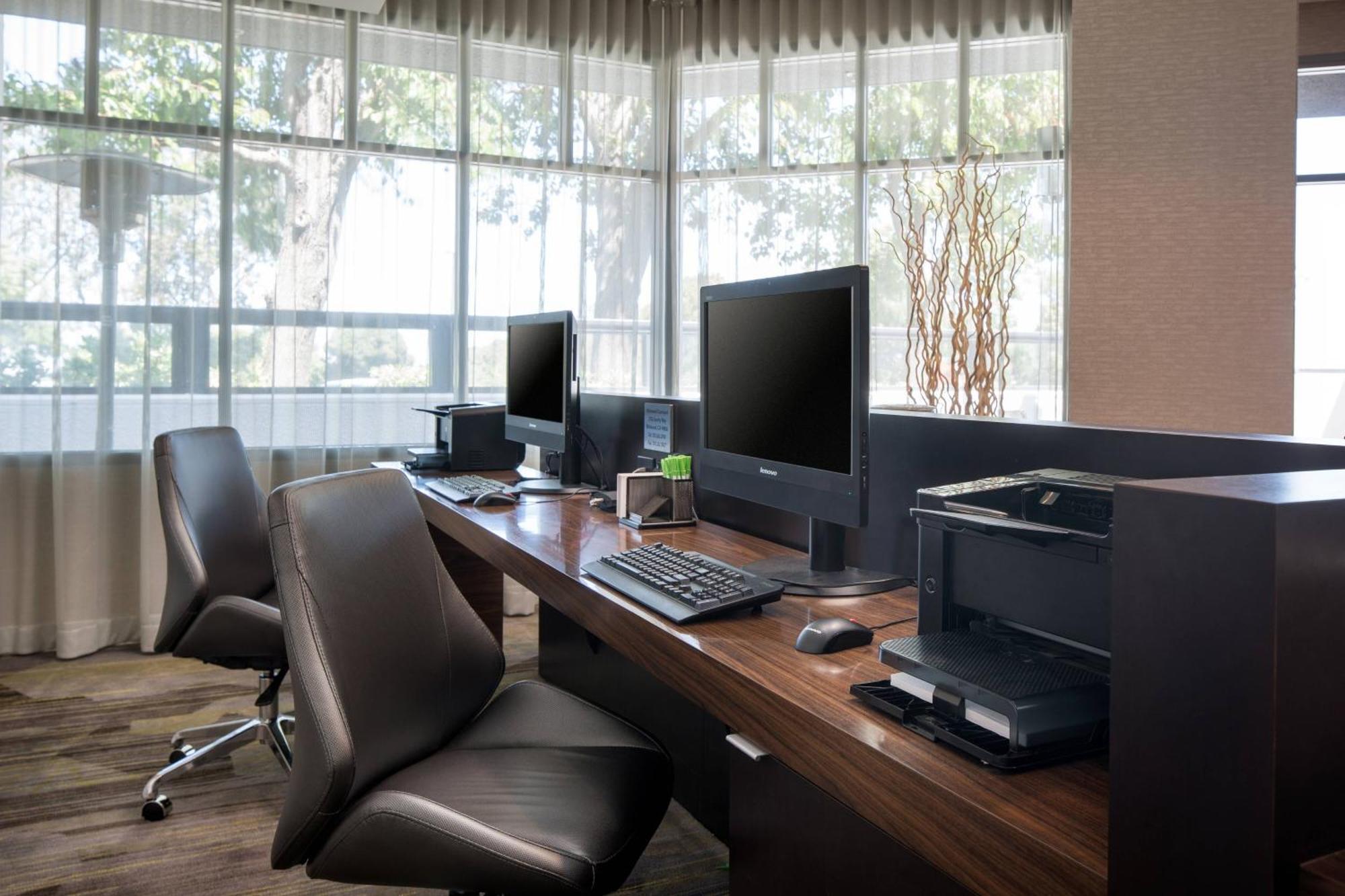 Courtyard By Marriott Richmond Berkeley Hotell Exteriör bild