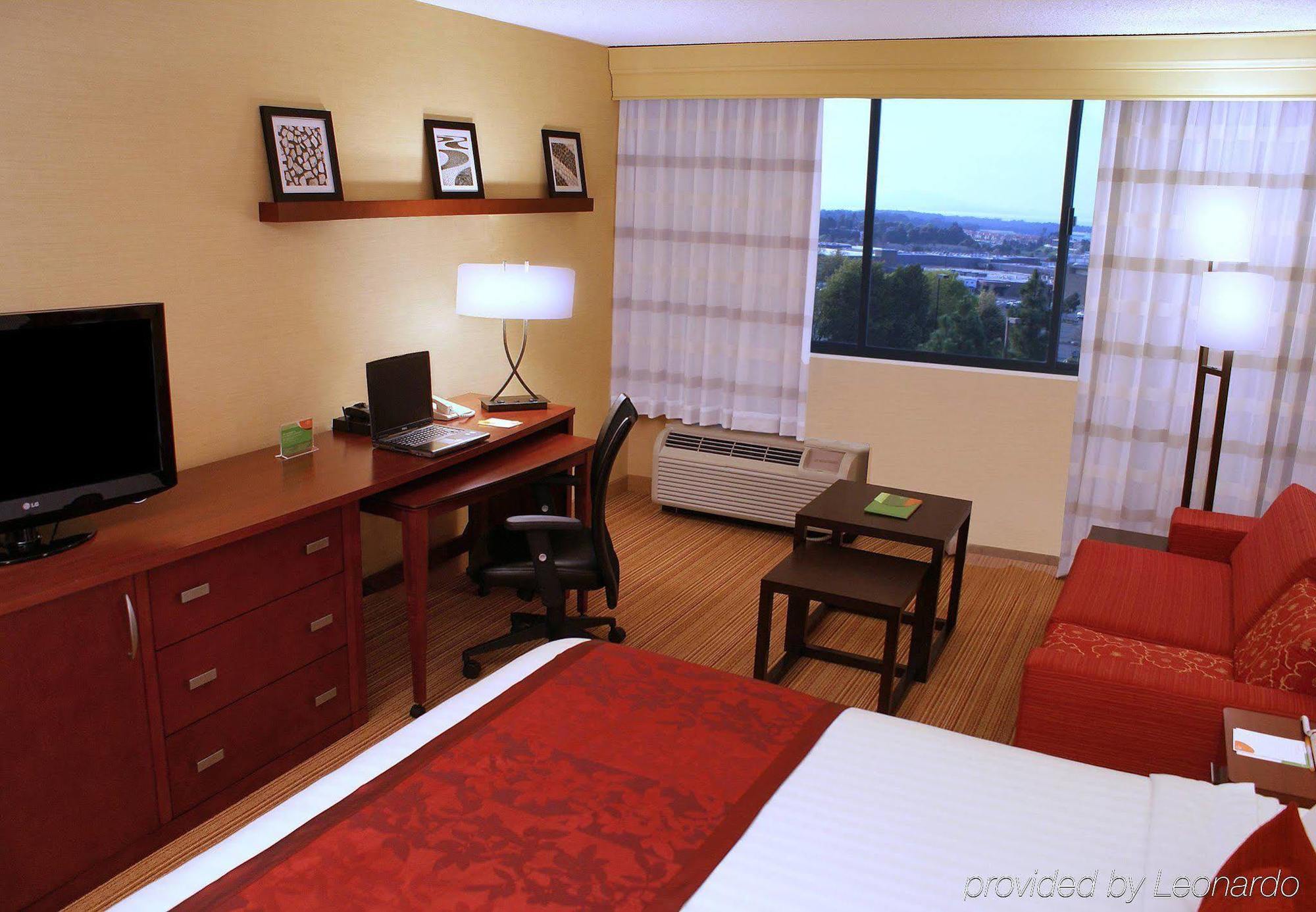Courtyard By Marriott Richmond Berkeley Hotell Exteriör bild