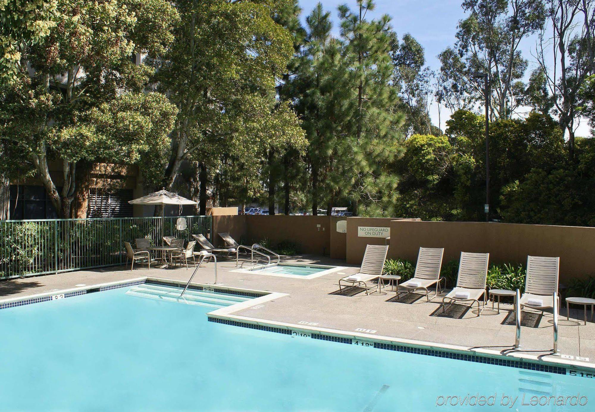 Courtyard By Marriott Richmond Berkeley Hotell Exteriör bild