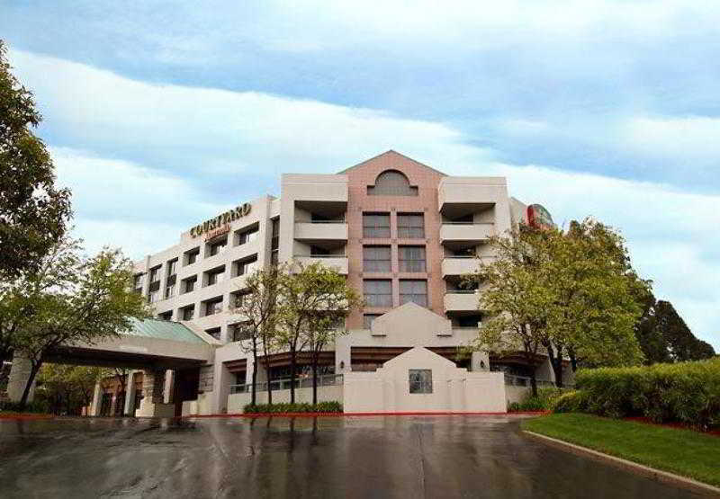 Courtyard By Marriott Richmond Berkeley Hotell Exteriör bild