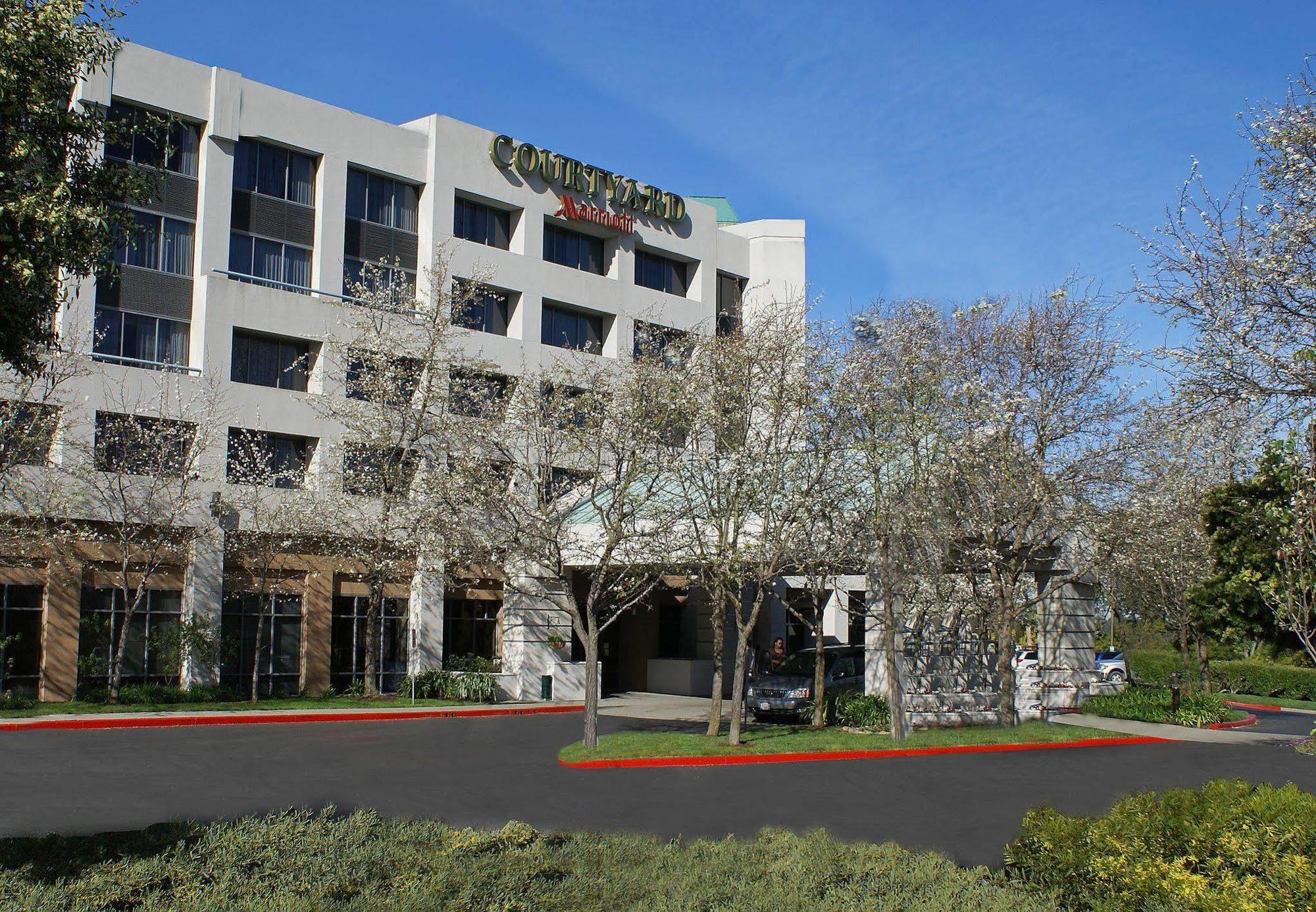 Courtyard By Marriott Richmond Berkeley Hotell Exteriör bild