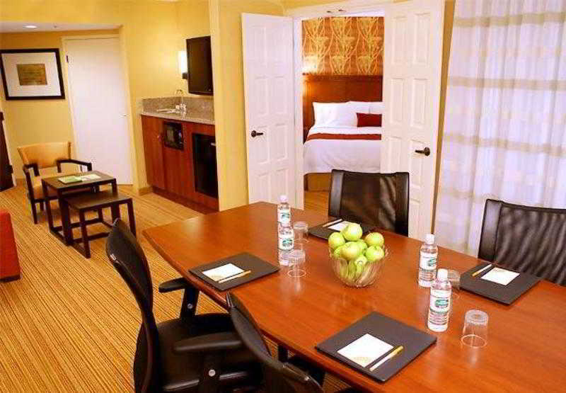 Courtyard By Marriott Richmond Berkeley Hotell Exteriör bild