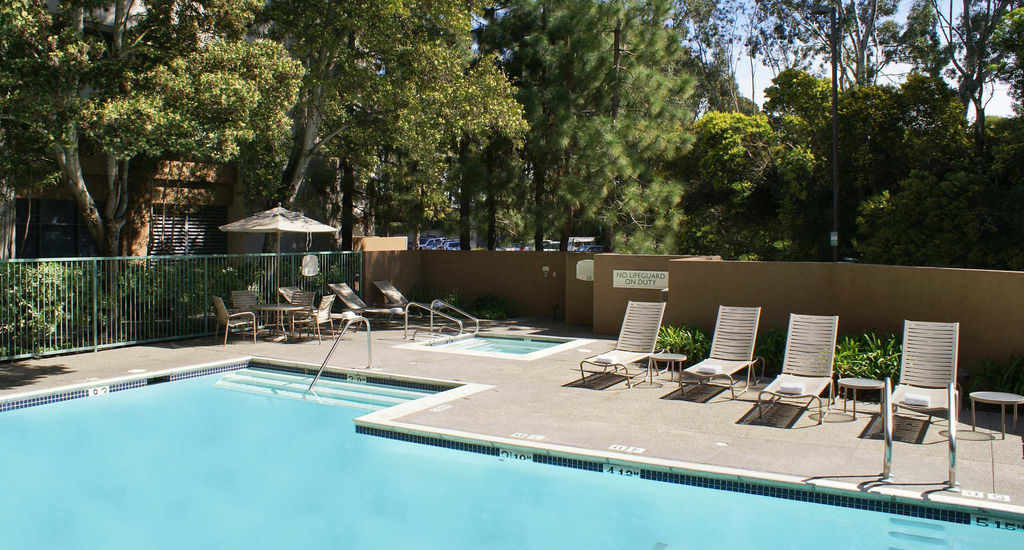Courtyard By Marriott Richmond Berkeley Hotell Exteriör bild